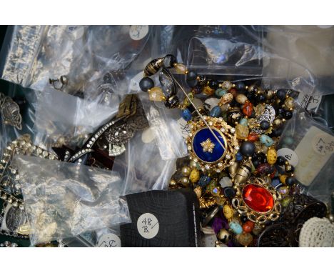 Collection of vintage costume jewellery, many pieces silver