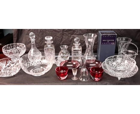 Royal Worcester crystal wares & large selection of various other crystal wares to include decanters & bowls etc 