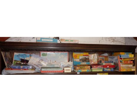 Large collection of assorted vintage wood and other jigsaws, inc. Victory, Festival of Britain, Butlins, etc.