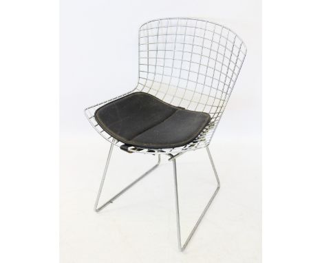 An early Harry Bertoia for Knoll model 420 side chair, mid 20th century, with paperclip base connectors, angled grid wire edg
