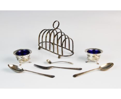 A silver six-division toast rack by E J Houlston, Birmingham 1946, of oval form with seven graduated arches, raised on four f