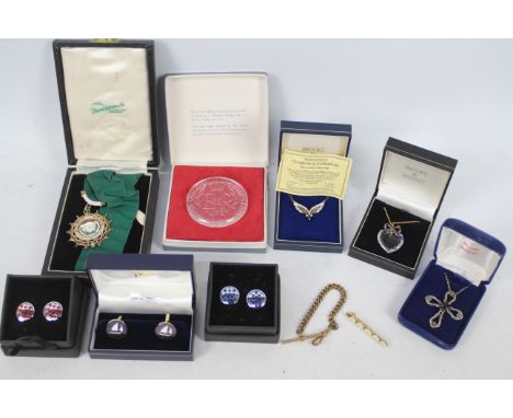 Lot to include a sterling silver garnet set pendant and silver chain, further costume jewellery and a silver Chairman medalli