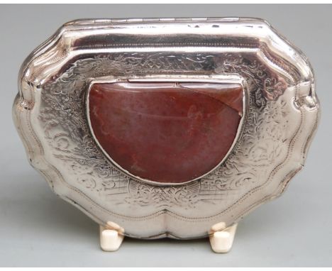 18th century Scottish silver agate topped escutcheon-shaped snuff box, opening to reveal gilt interior, unmarked, width 70mm