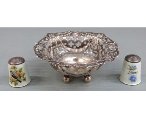 Victorian hallmarked silver pierced and embossed bonbon dish raised on four ball feet, Birmingham 1895, diameter 7.5cm weight