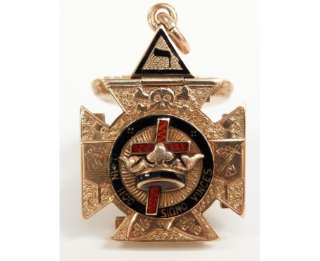 A 9ct gold Knights Templar pendant/ fob 'In Hoc Signo Vinces' (in this sign thou shalt conquer) and Knights Templar symbol to