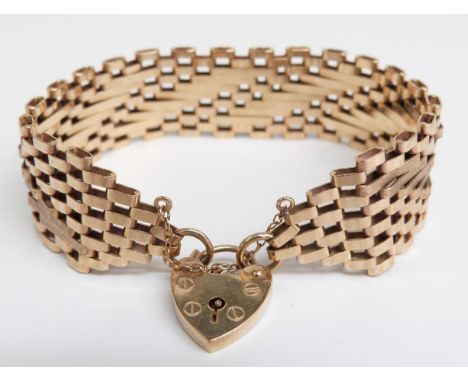 A 9ct gold gate bracelet with 9ct gold padlock clasp, 29.2g