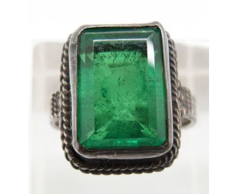 A silver ring set with an emerald cut dyed quartz, 6.9g, size R