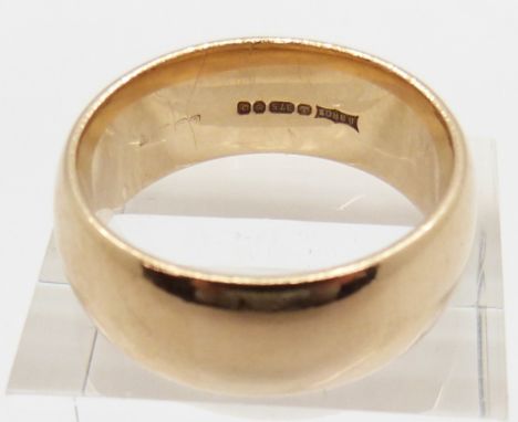 A 9ct gold wedding band/ ring, 11.2g, size R