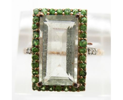 A 9ct gold ring set with quartz, 4g, size R
