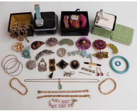 A collection of costume jewellery including vintage brooches, Art Deco brooch, silver bracelets, etc