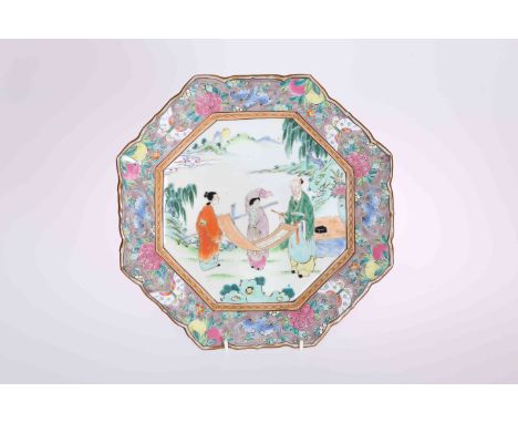 A JAPANESE POLYCHROME OCTAGONAL SHAPED DISH, early 20th Century, painted to the interior with figures unfurling a scroll, bor