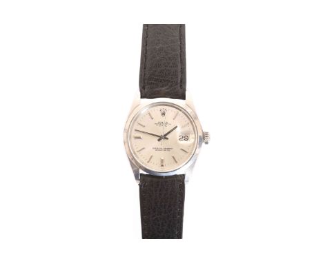 A ROLEX OYSTER PERPETUAL DATE CHRONOMETER WRIST WATCH, ref. 1500, cal. 1570, with silvered dial, baton markers, centre sweep 
