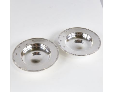 A pair of Elizabeth II silver Armada dishes, by John Henry Odell, hallmarks London 1982, diameter 9.5cm, 4.1oz total (2)Both 