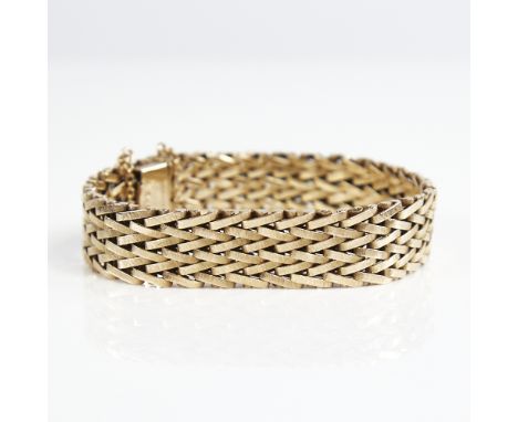 A Vintage 9ct gold bracelet, textured articulated form, band width 14.9mm, bracelet length 18cm, 39.7gVery good original cond