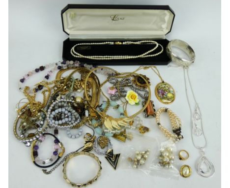 A quantity of costume jewellery, cased simulated pearl necklace and a hallmarked silver bangle, 1963. Silver weight 38 grams