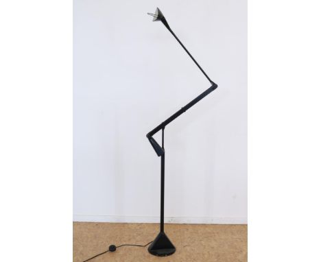 Black metal design floor lamp, design Walter Monici for  manufactor Lumina, model Zelig terra, Italy 1980-1989.Zwartmetalen d