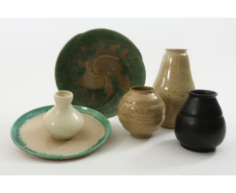 Set of several ceramic pieces, ESKAF, ca. 1930. Div.  dim. (7x)Divers keramiek,design WH van Norden,  uitvoering ESKAF ca. 19