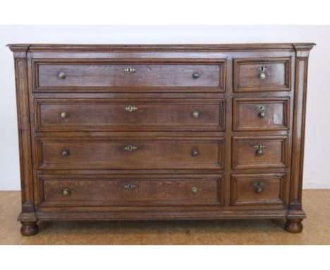 Oak commode with 8 drawers, ca. 1800, h. 120, w. 175, d. 65 cm.Eiken commode met 4 grote en 4 kleine laden op bolpoten, ca,  