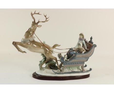 Large Lladro Ceramic Figural Group "Winter Wonderland,", design   by Salvador Debon 1982, nr. 1429 on wooden basement, h. 42,