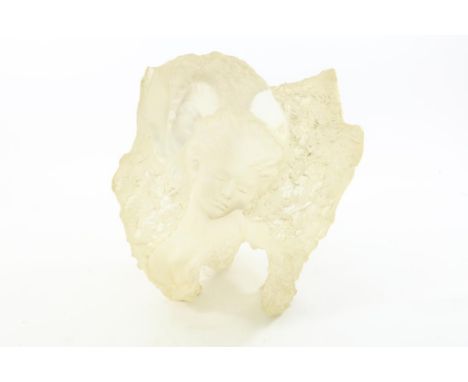 Acryl sculpture, sign. Michael Wilkinson (1949), dated 1998, num.  137/300, h. 40 cm.Acryl sculptuur met gezichten, ges. Mich