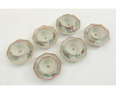 A set of 6 porcelain cups and saucers, with lowestoft decoration,  of flowers, China 18th century (1x restored, 1x hairline)S