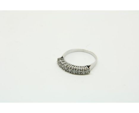 Whitegold ring mounted with brilliants ca. 0.40 ct. size 18,  585/000Witgouden rijring bezet met diamant briljantslijpsel, ca