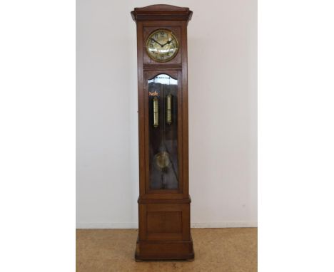 Longcase clock with copper dial in oak case, ca. 1920.Staande klok met koperen wijzerplaat in eiken kast, ca. 1920, h.  210 c