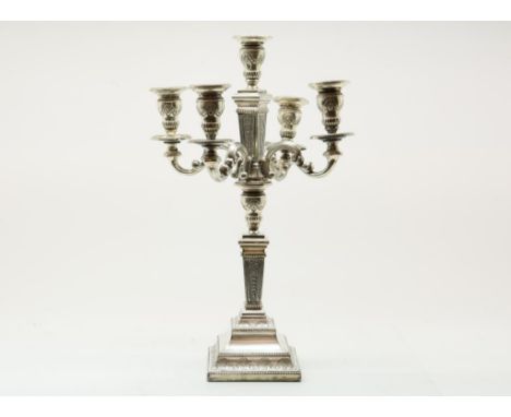 A silver chandilier 5 light, 4 arms, h. 45 cm. 835/000.Zilveren 5 lichts kandelaar, op vierkante voet, bewerkte stam en  deco