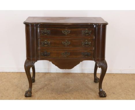 Mohogany Chest of drawers with ball claw feet, second half 20th.  century, height 74 cm., length: 79 cm., width: 45 cm.Mahoni