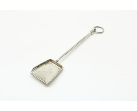 Dutch silver miniature ash ladle, mm Jan Boduur, Amsterdam, dl  1745, gross w. 7 gr., length 9 cm.Zilveren miniatuur asschep,