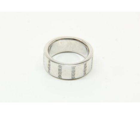 White cold ring with brilliant cut diamonds 0.48ct. 585/000,  gr.w. 10.0 gr. size 15.25Witgouden bandring met briljant slijps