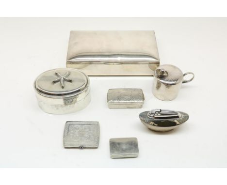 Assorted lot plated, including lidded boxes, cases, and jug, table lighter div. jellyfish.Lot pleet waarbij  dekseldozen, etu