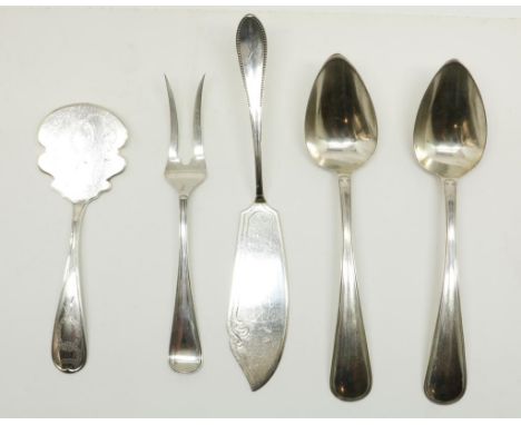 Lot of silver serving cutlery, with 2 vegetable spoons and meat serving fork, fillet edge, Van Kempen Voorschoten jl.'s 1919 