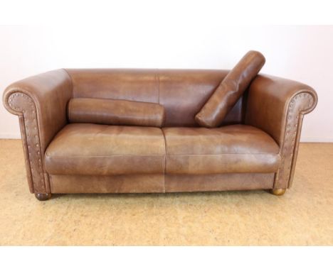 Baxter buffalo leather 2 seater sofa with buttons, model Alfred  P, Italy, h. 79, w. 195, d. 110 cm. (with leather label)Baxt