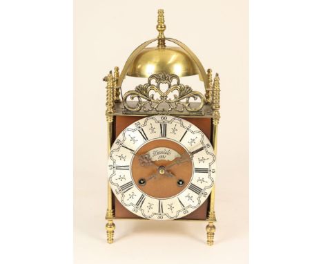 Brass lantern clock crowned with bell, Germany 20th. century, h.  30 cm.Messing lantaarnklok bekroond met bel, Duitsland 20e 