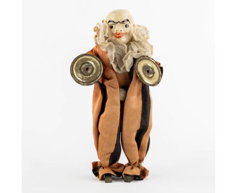 A semi-automatic cymbalier puppet.&nbsp;Dimensions: (W:13 x H:21,5 cm)