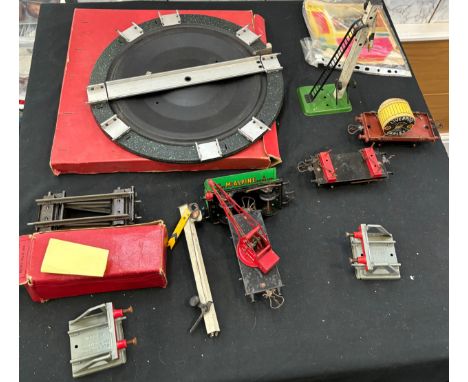 Vintage hornby "0" gauge turntable and accessories