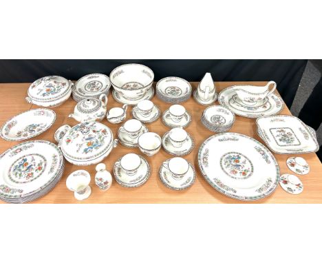 Wedgewood kutani crane 6 place part dinner and tea service includes tea pot, plates, tureens etc