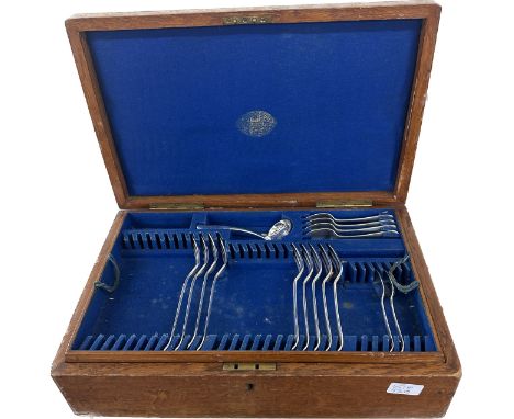 Edwardian oak cutlery box containing part set