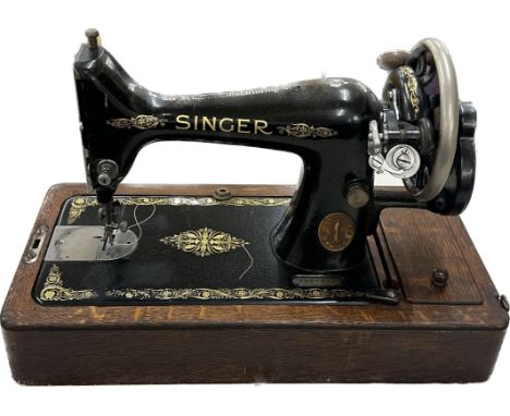 Vintage cased singer sewing machine, untested