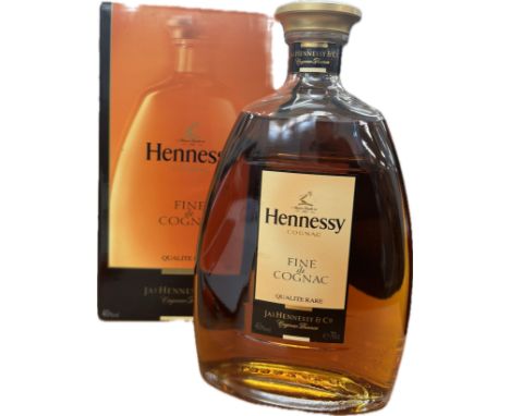 Boxed bottle of hennessy fine de cognac 40% volume 70cl