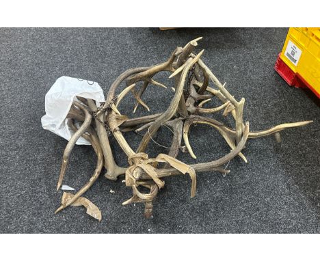 Vintage Antler chandelier measures approximately 37 inches diameter by 21 inches tall