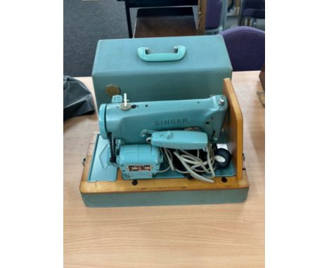 Vintage cased singer sewing machine, untested