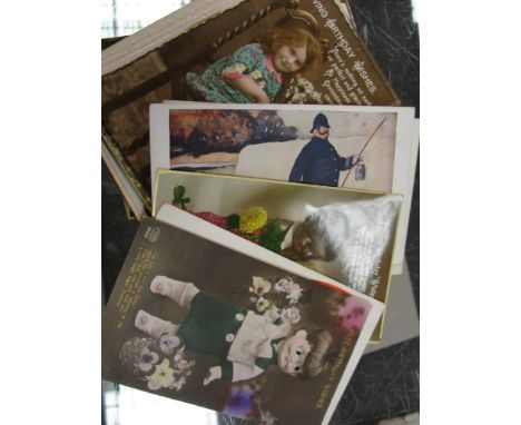 A quantity of vintage postcards