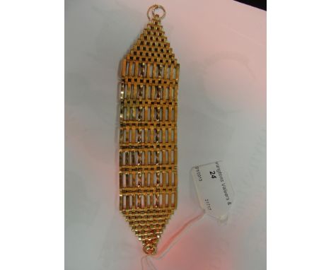 A 9ct 10-bar gate bracelet (no locket)