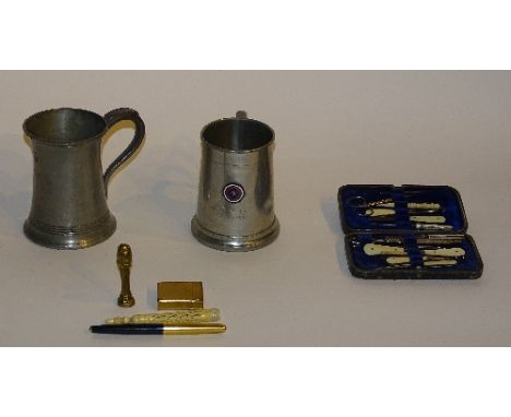 A mixed lot of collectables, to include ivory handled manicure set in fitted tooled leather case, Parker fountain pen, Dupont