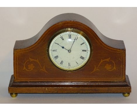 An Edwardian mahogany inlaid mantel clock, the white enamel dial with Roman numerals and minute track, 18cm high x 27cm wide