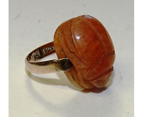 A 9ct gold orange hardstone scarab beetle ring, stamped 9ct AC, ring size K CONDITION REPORT: Lot 4 - light scratches, band n