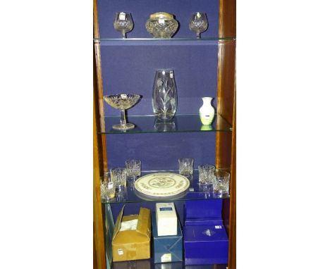 A mixed lot of boxed crystal wares, to include an Edinburgh Crystal bowl, pair of glasses and vase with spreader all in origi