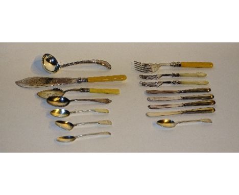 A mixed lot of five 19th century and later silver spoons, to include hallmarks for Glasgow, hammered silver spoon with hallma